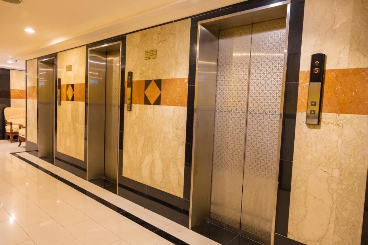 Three 888 Hotel Dubai Bagian luar foto