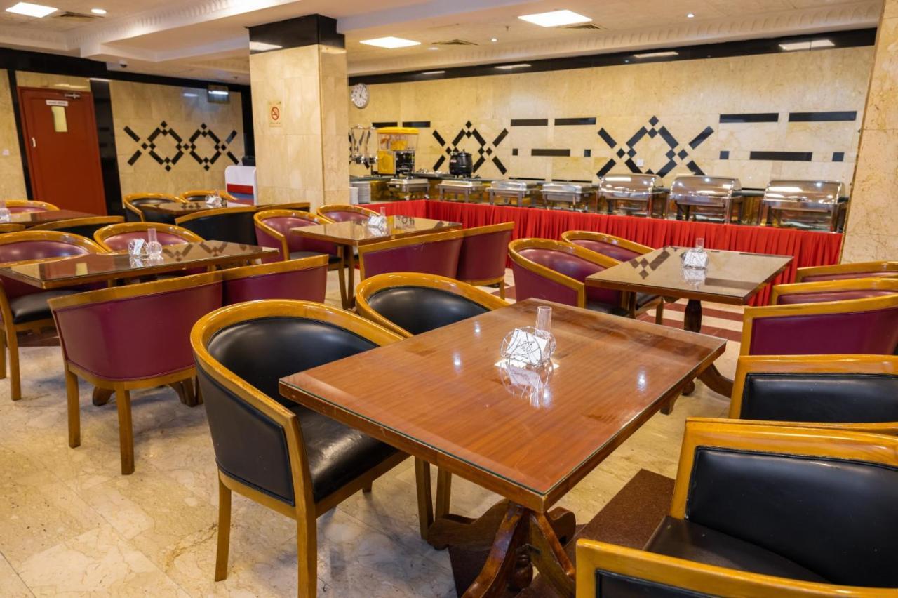 Three 888 Hotel Dubai Bagian luar foto