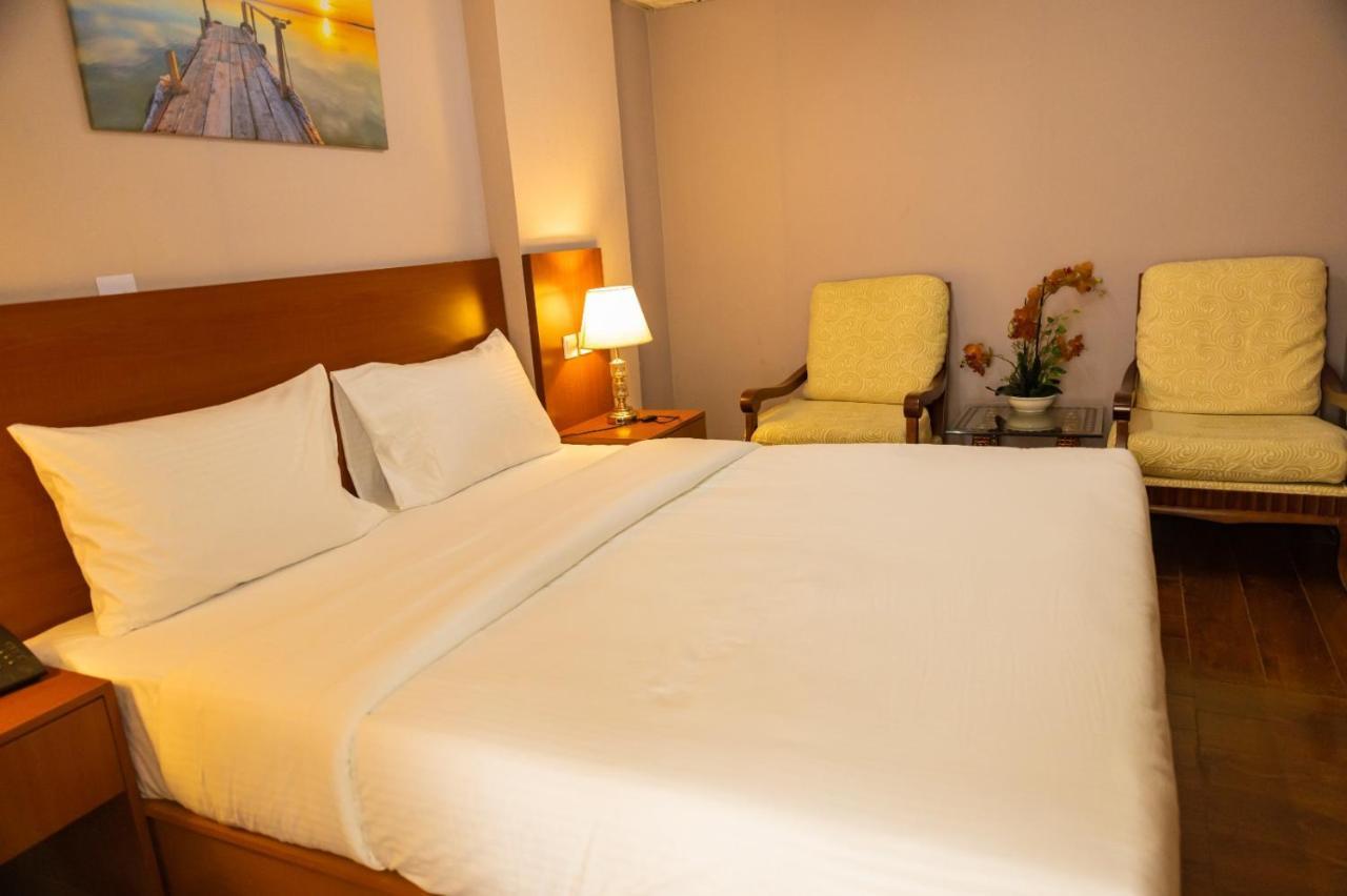 Three 888 Hotel Dubai Bagian luar foto