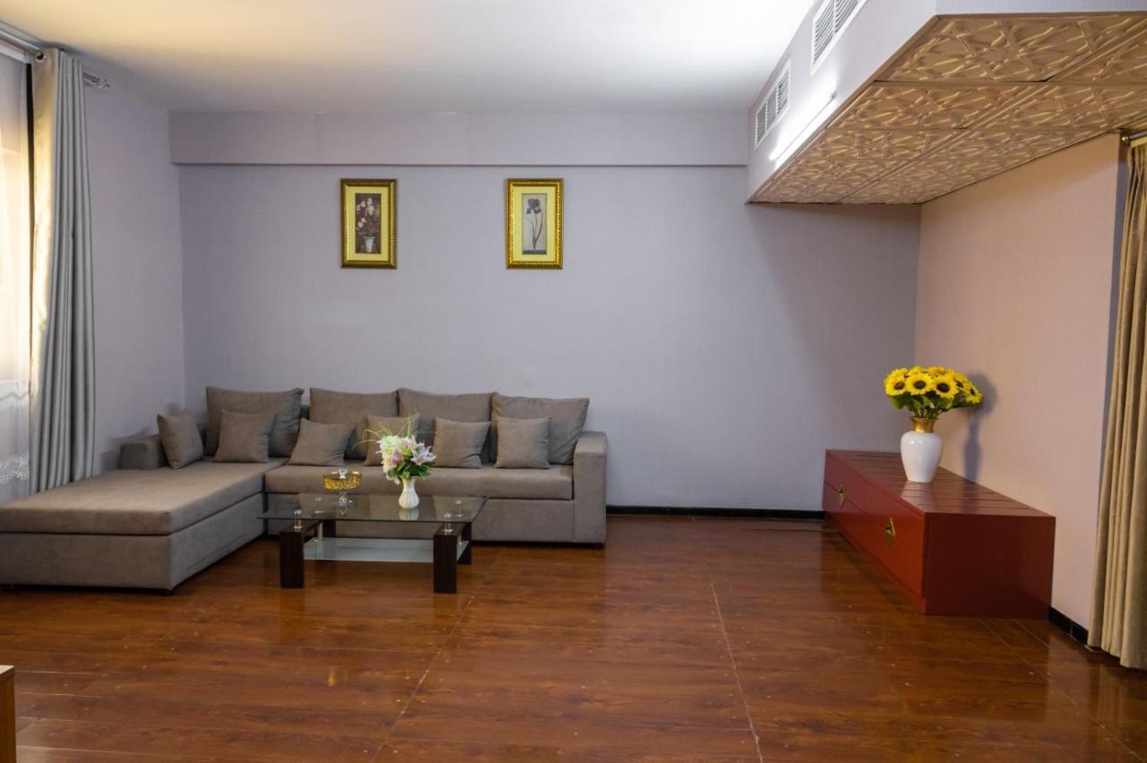 Three 888 Hotel Dubai Bagian luar foto