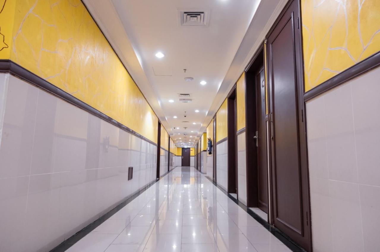 Three 888 Hotel Dubai Bagian luar foto