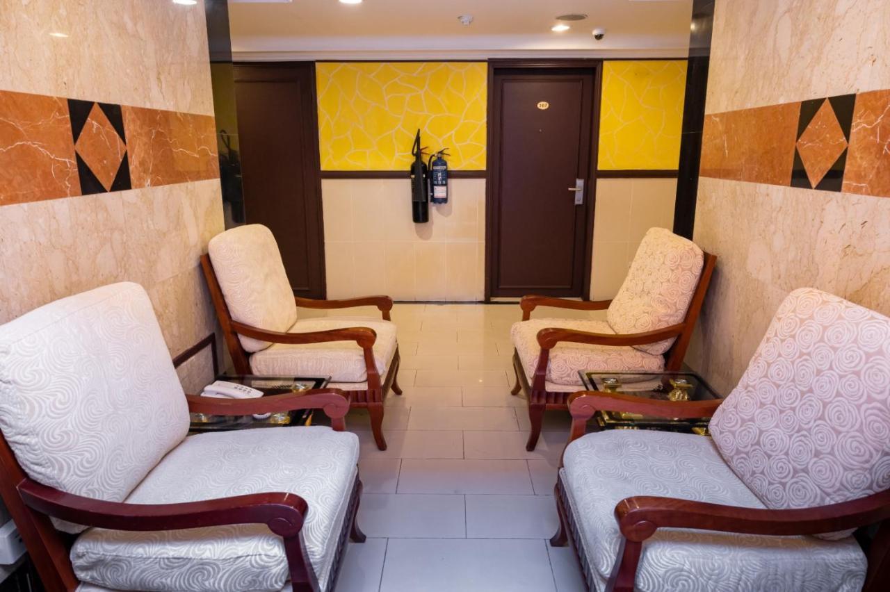 Three 888 Hotel Dubai Bagian luar foto