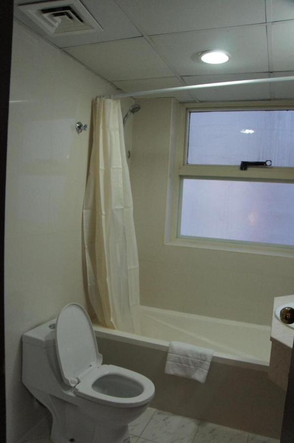 Three 888 Hotel Dubai Bagian luar foto