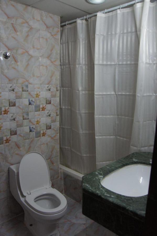 Three 888 Hotel Dubai Bagian luar foto
