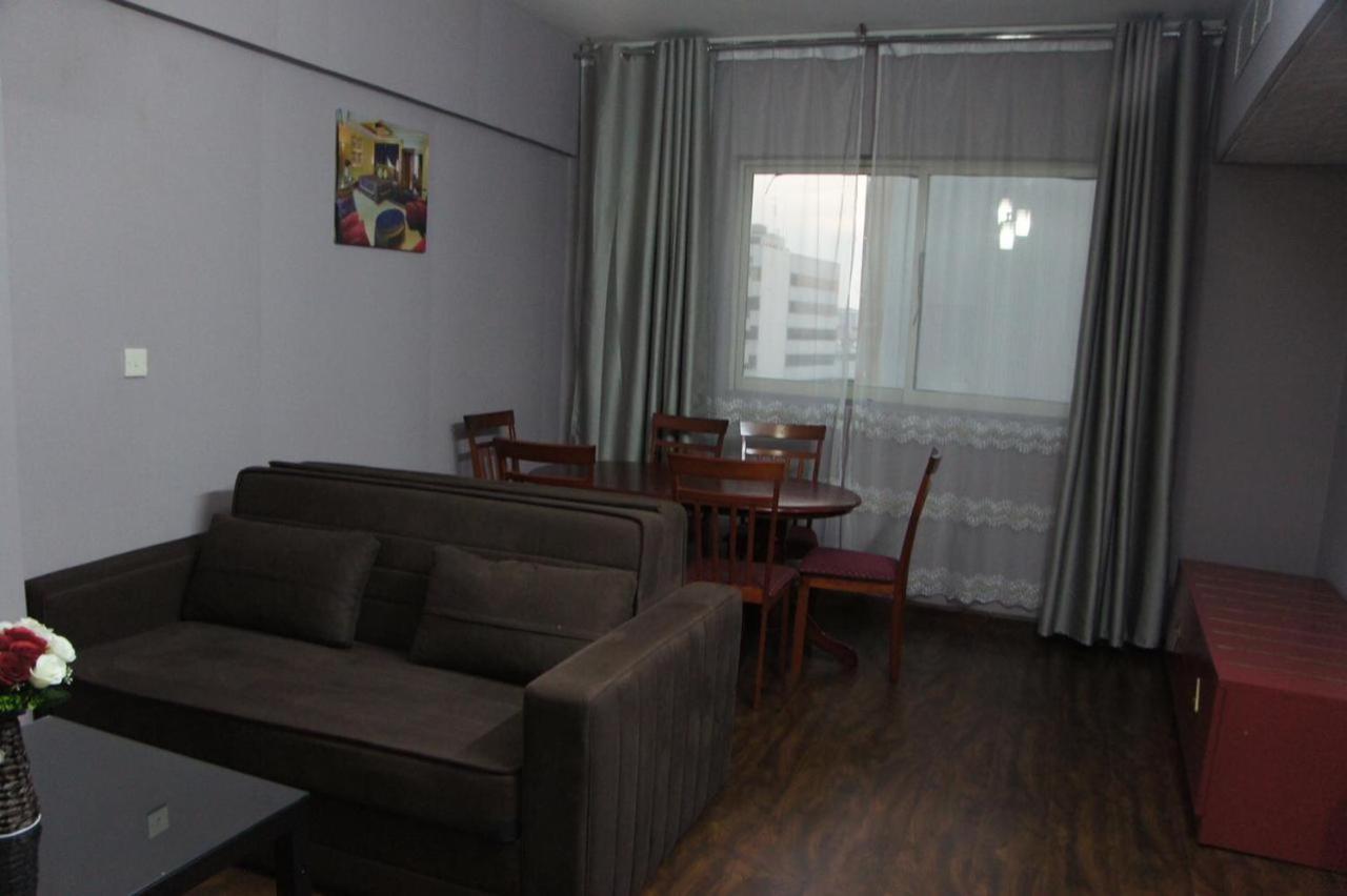 Three 888 Hotel Dubai Bagian luar foto