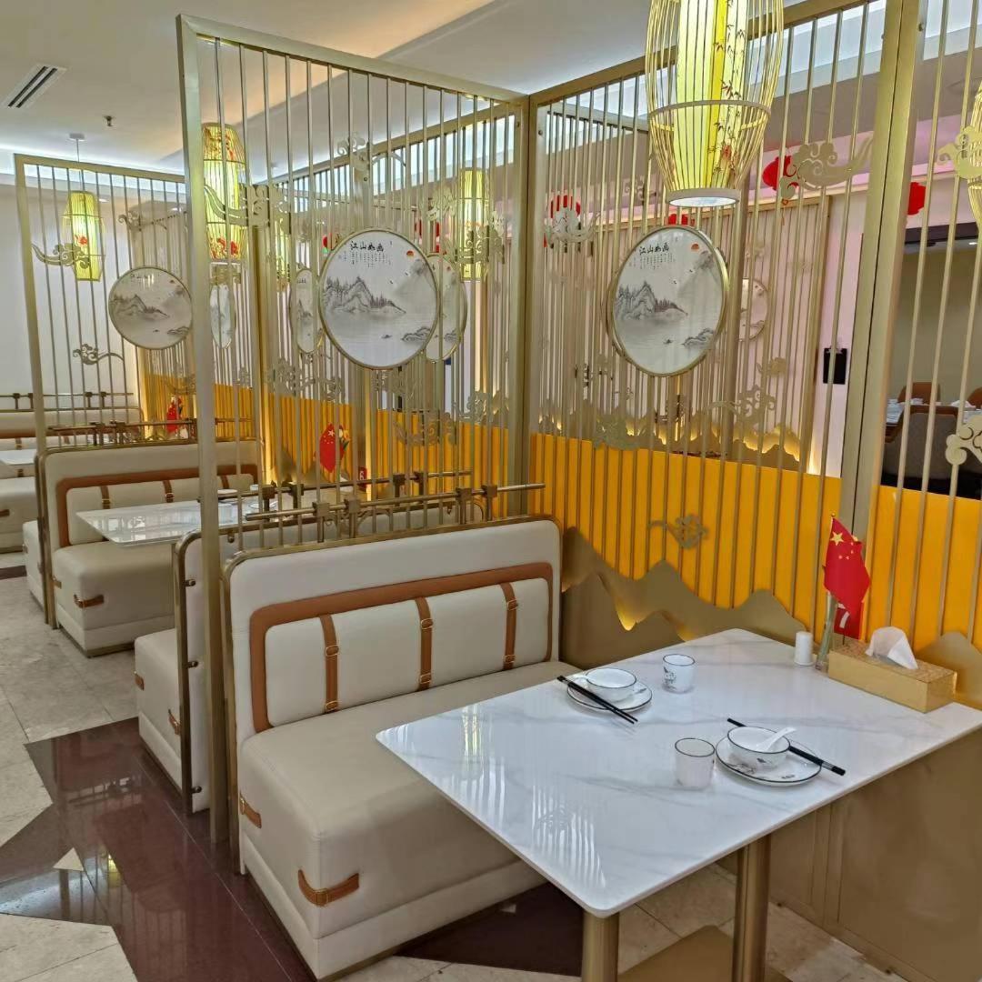 Three 888 Hotel Dubai Bagian luar foto